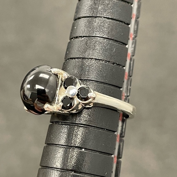 Natural AAA black spinel oval cabochon silver ring. Size 6.25 - Picture 5 of 9